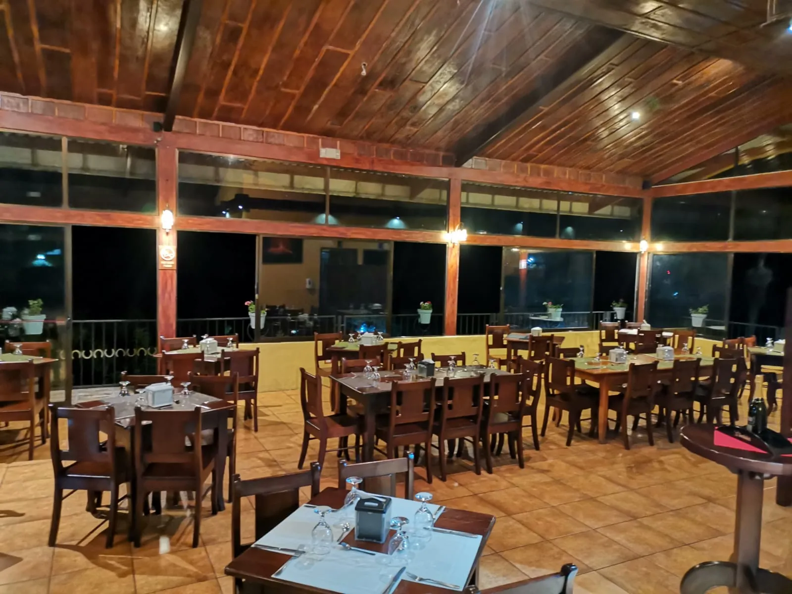 Family dining with warm service and Arenal Volcano view at Loma Linda